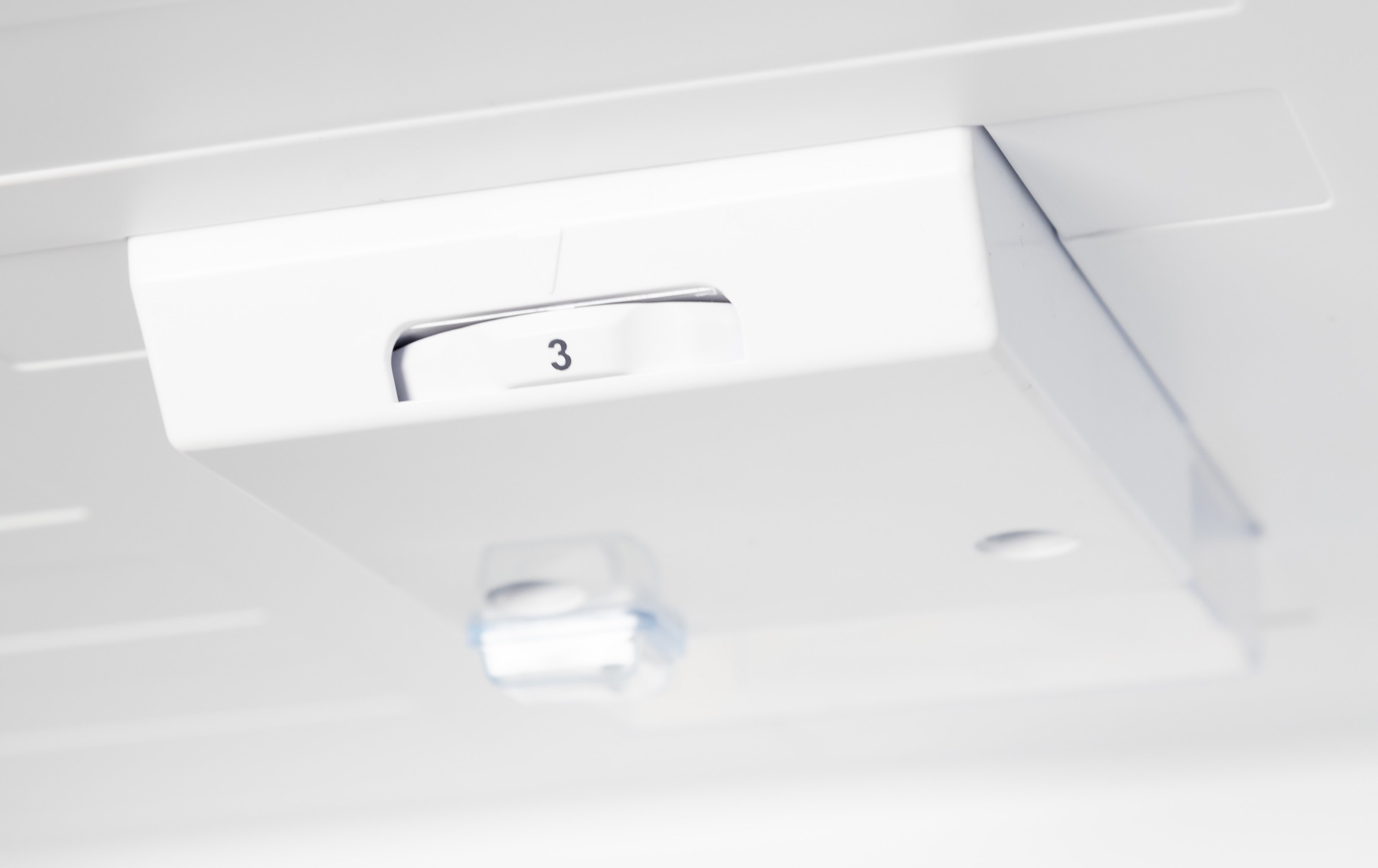 Helkama LowFrost-jääkaappipakastin integroiduilla kahvoilla (oikeakätinen) - Image 3